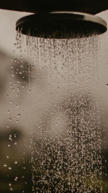 agua más suave que mejora la experiencia en duchas y baños